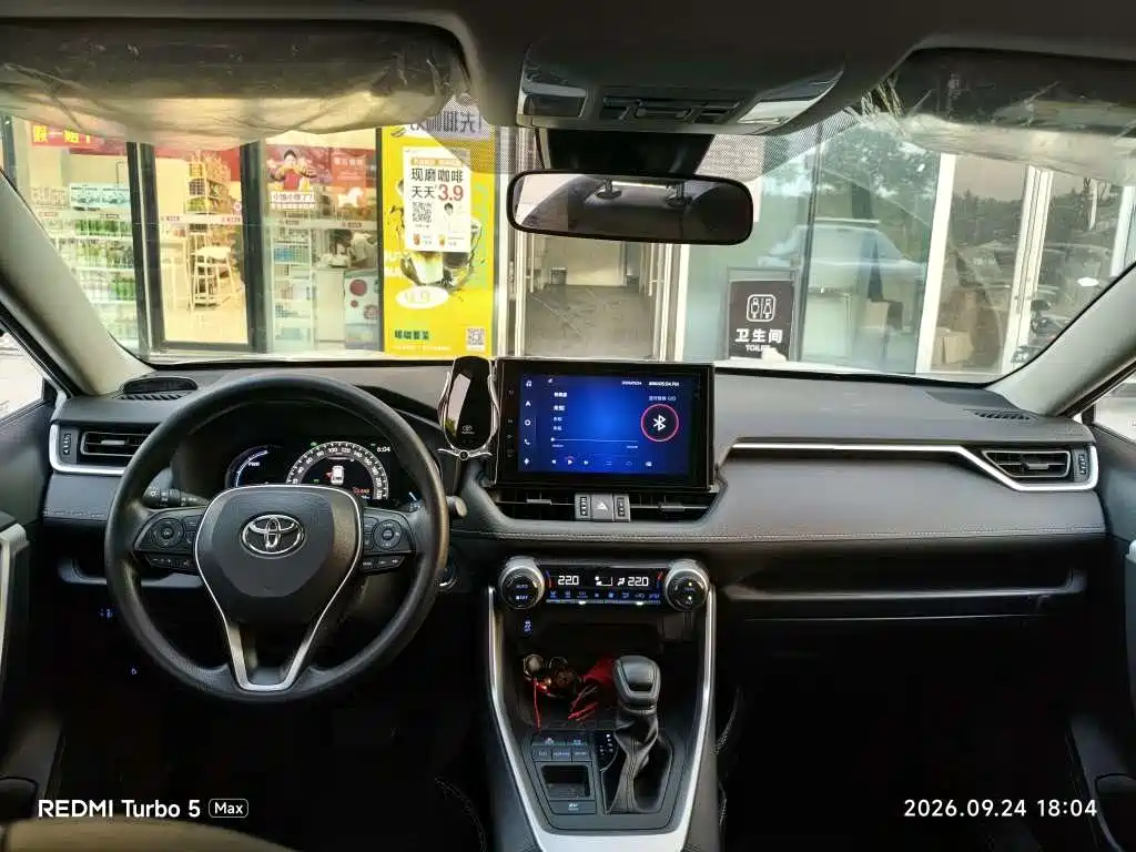 Toyota RAV4 — миниатюра 5