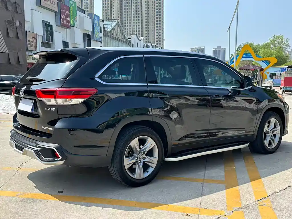 Toyota Highlander 2021 2.0T Luxury 7 мест