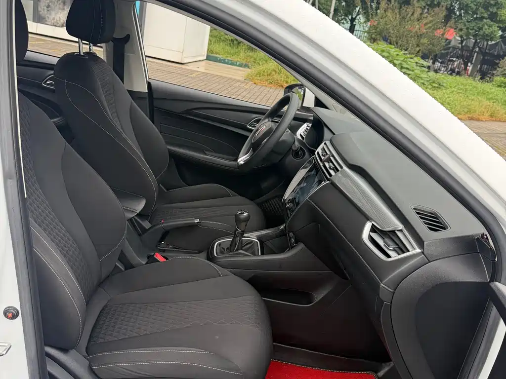 Roewe i5 — миниатюра 13