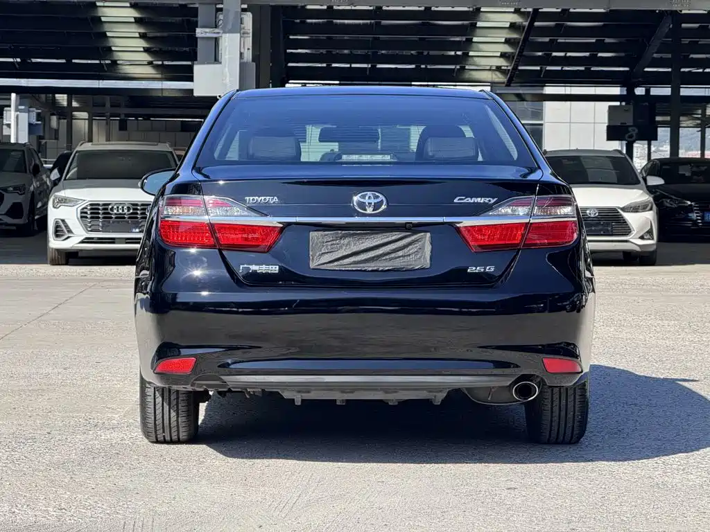Toyota Camry — миниатюра 9