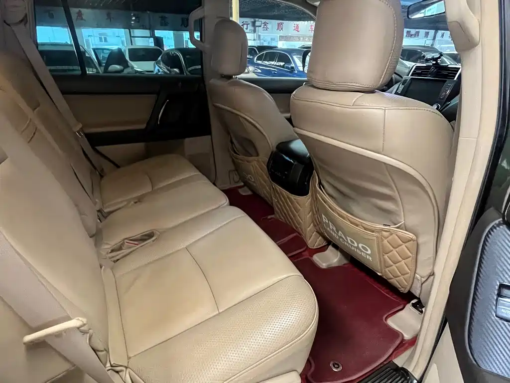 Toyota Land Cruiser Prado 2010 2.7L AT Luxury