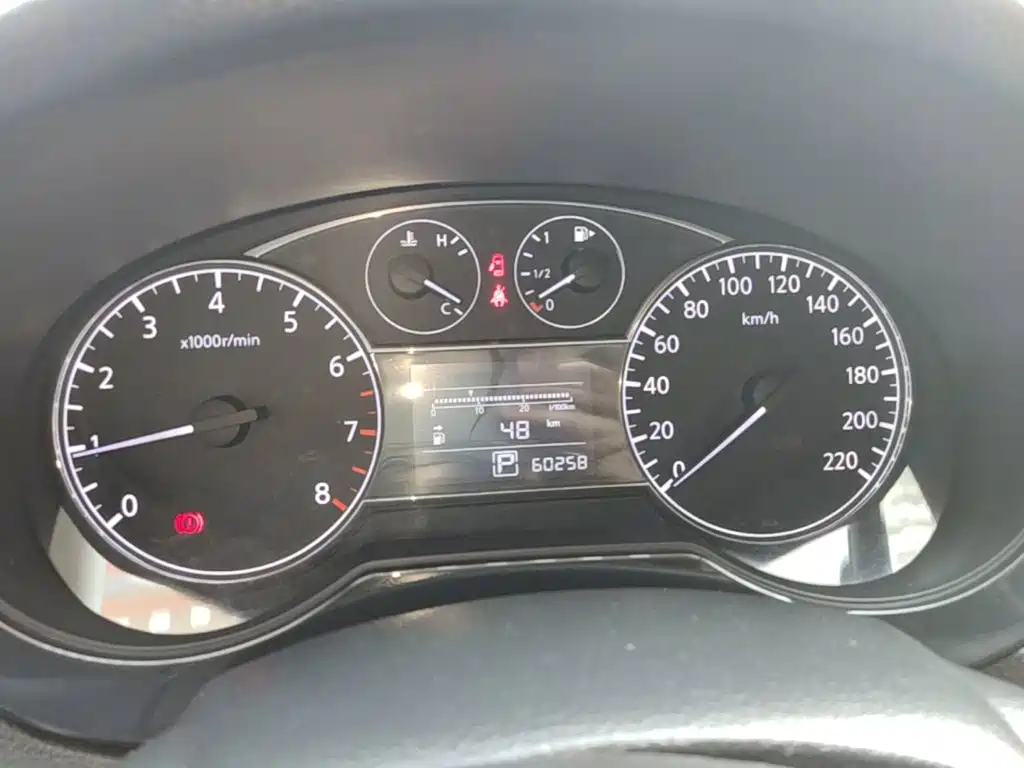 Nissan Tiida — миниатюра 8
