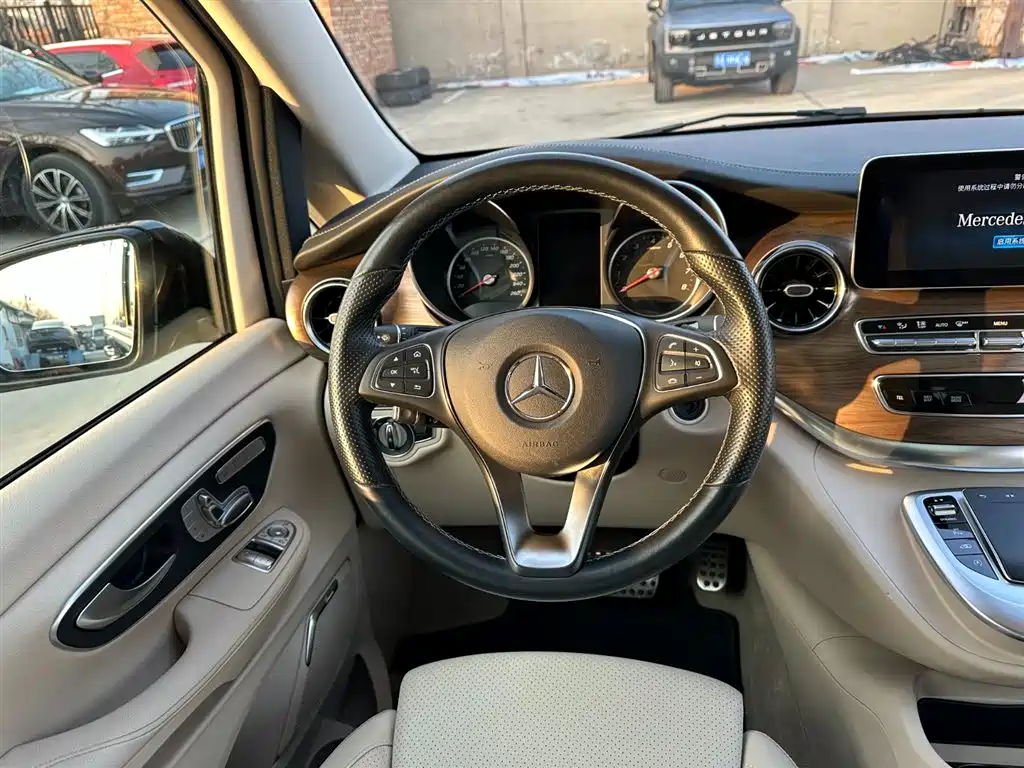 MERCEDES-BENZ V CLASS