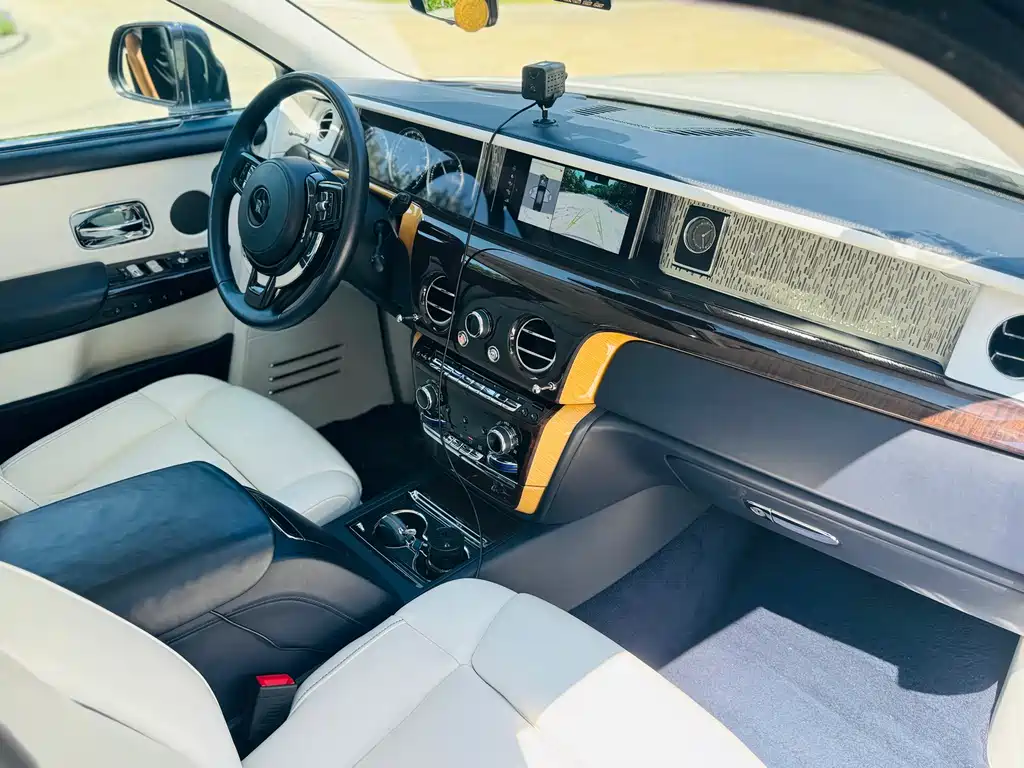 Rolls-Royce Phantom — миниатюра 8