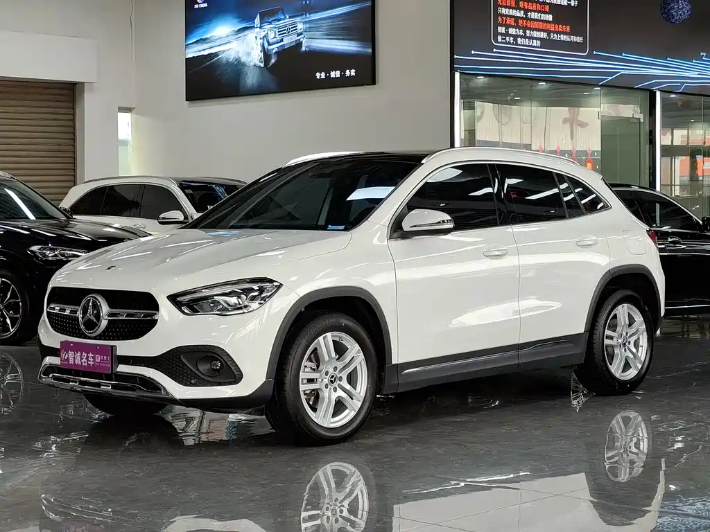 MERCEDES-BENZ GLA