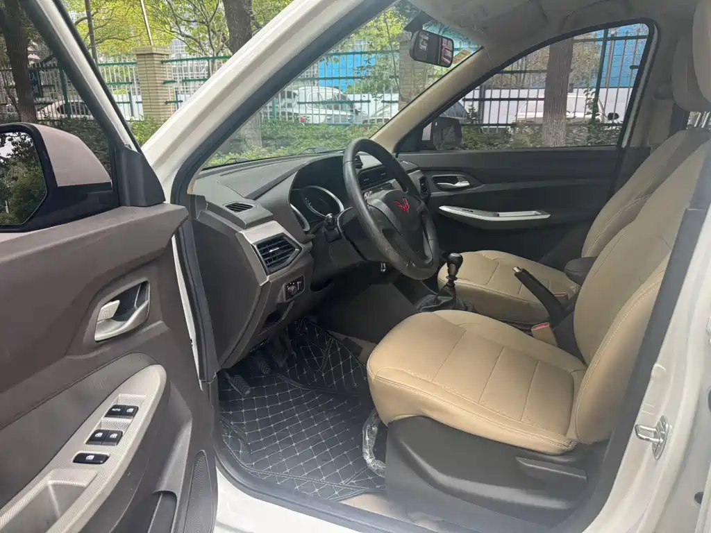 Wuling Hongguang — миниатюра 3