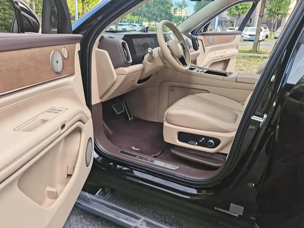 AITO ASK THE WORLD M9