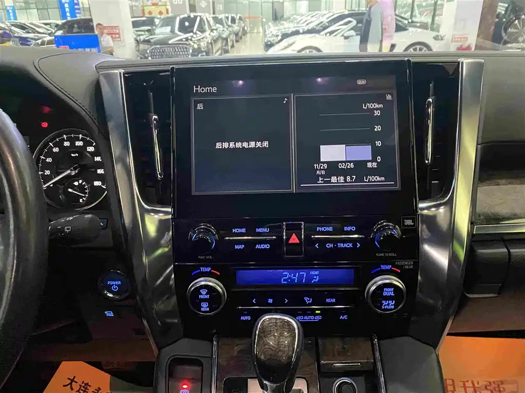 Toyota Vellfire — миниатюра 9