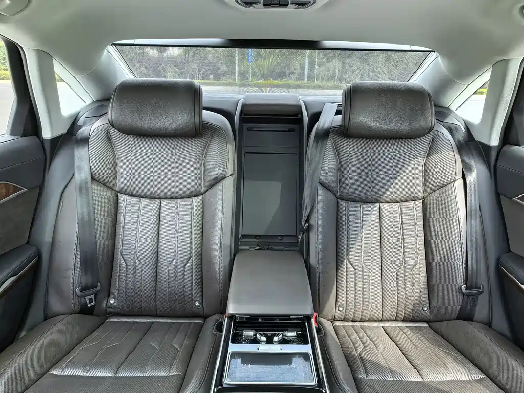 Audi A8 — миниатюра 16