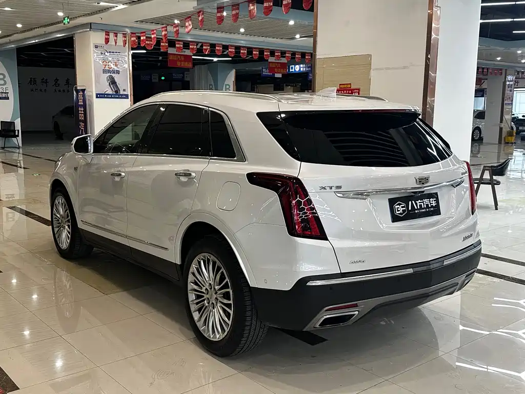 CADILLAC XT5