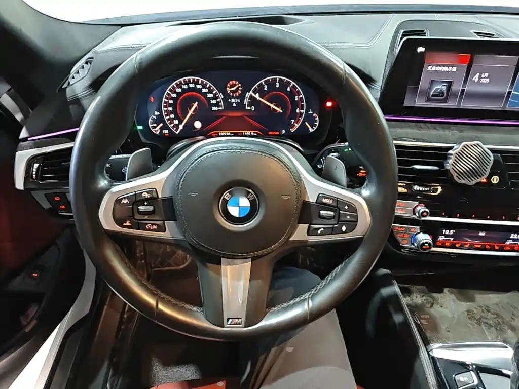 BMW 5 Series — миниатюра 11