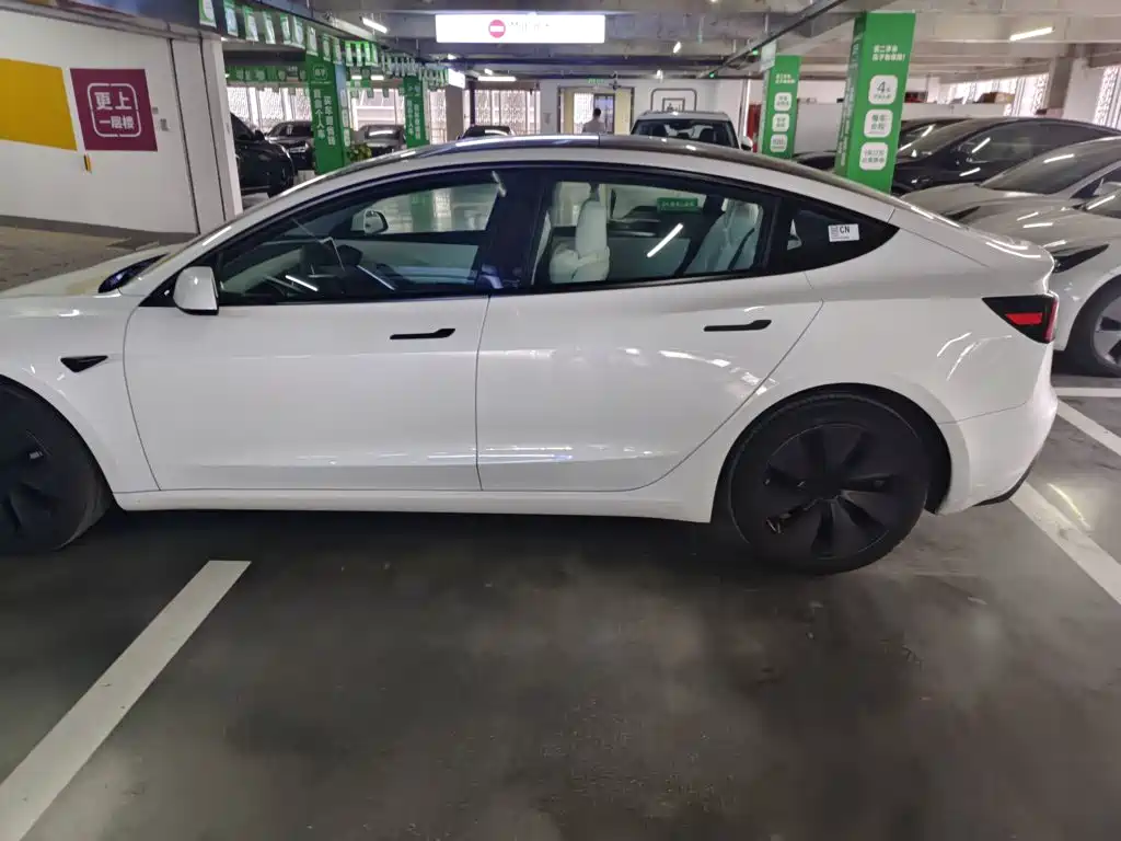 Tesla Model 3 — миниатюра 5