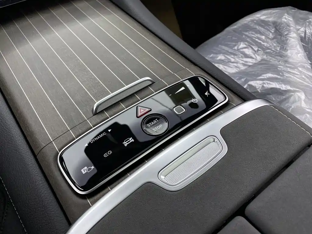 Mercedes-Benz EQS SUV — миниатюра 29