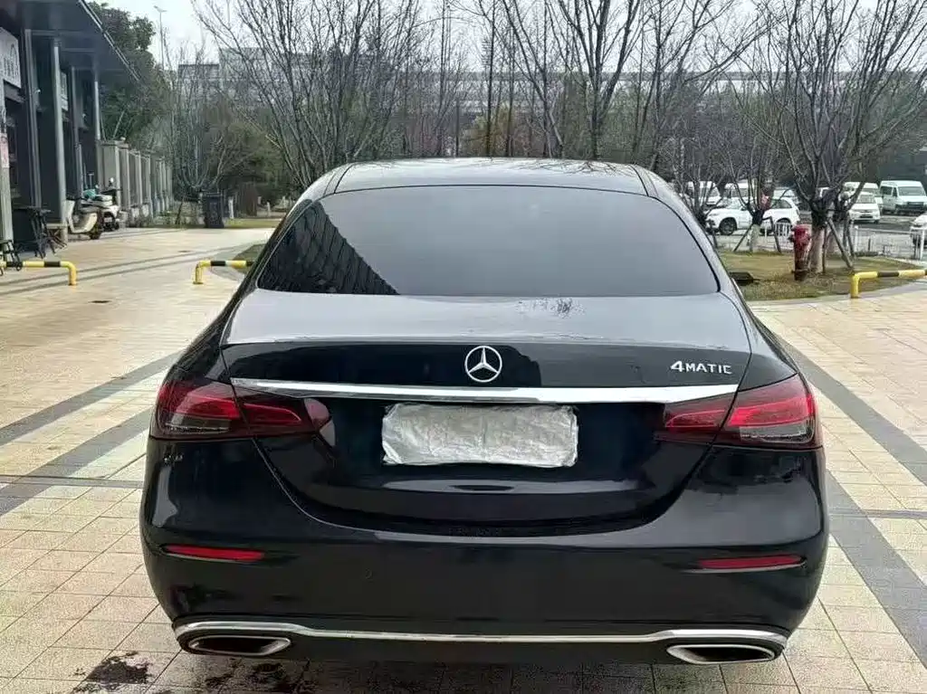 Mercedes-Benz E-Class — миниатюра 8