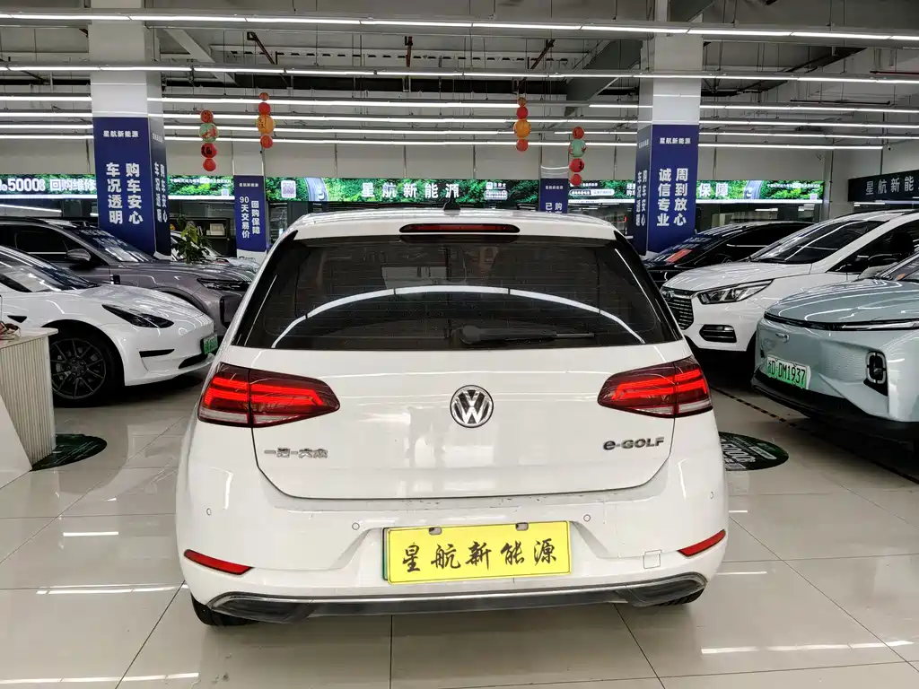 Volkswagen Golf EV — миниатюра 7