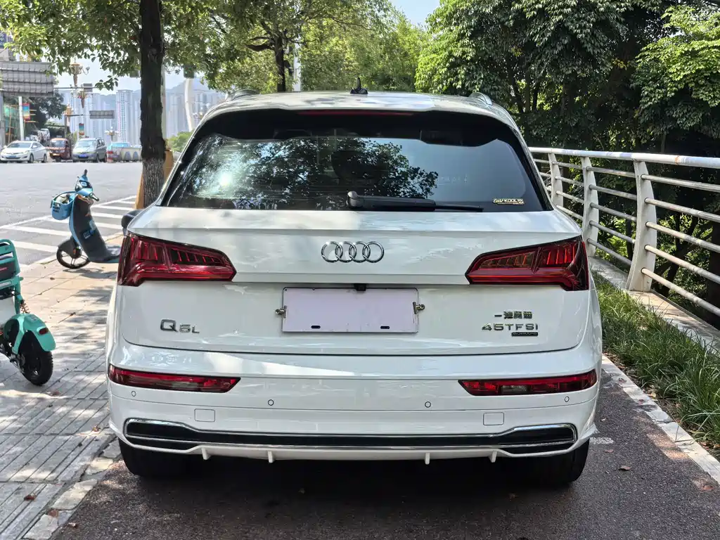 Audi Q5L — миниатюра 9