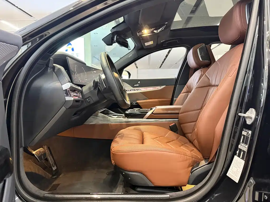 BMW 7 Series — миниатюра 6