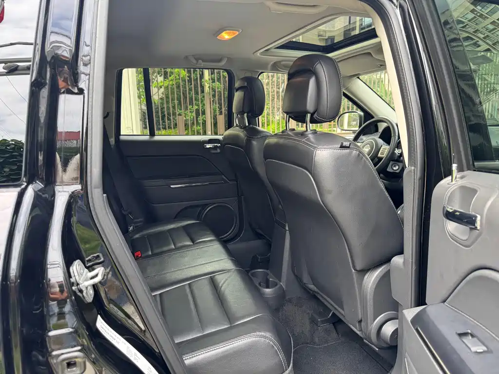 Jeep Compass (Import) — миниатюра 23