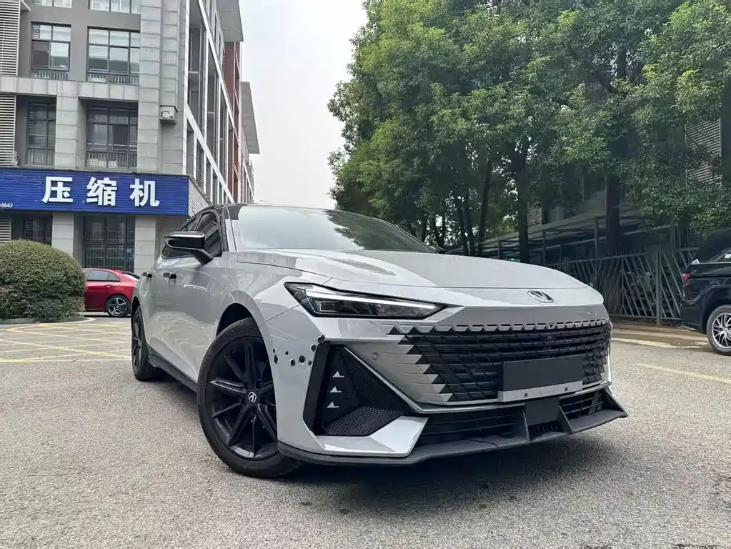 Changan UNI-V 2022 1.5T Luxury