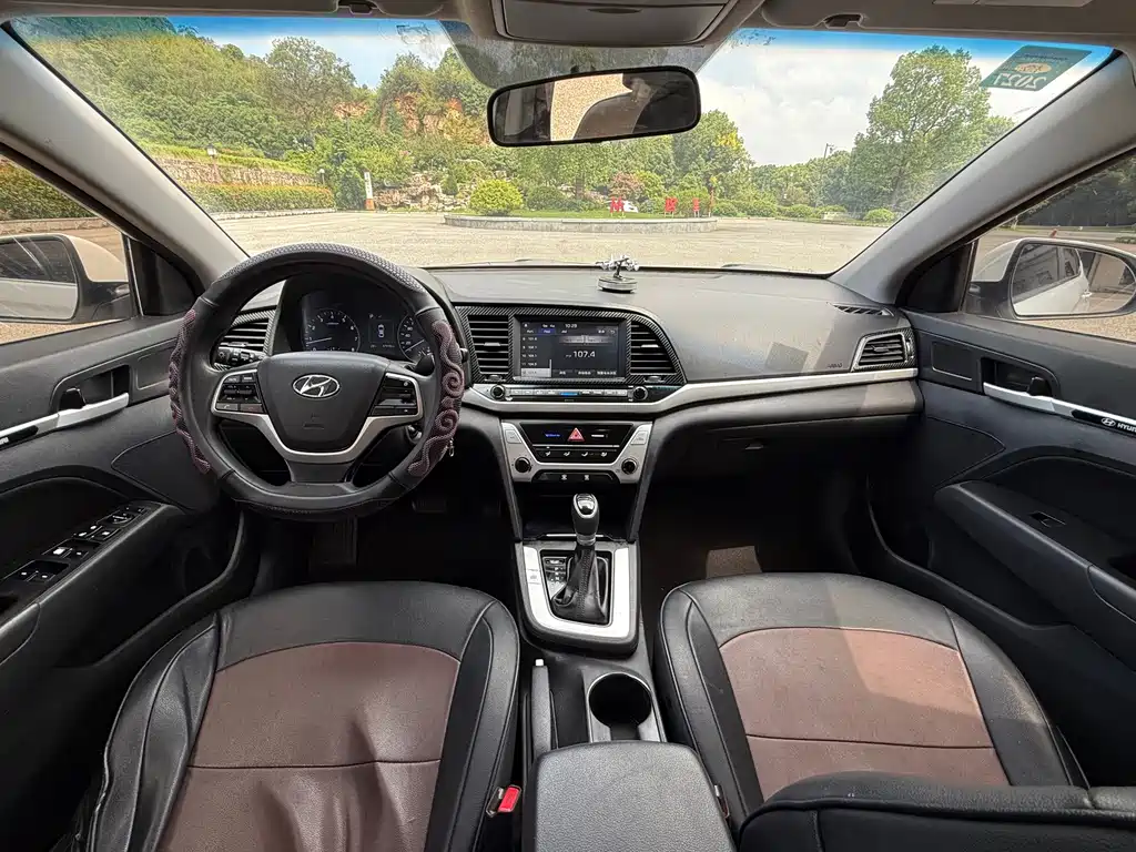Hyundai Elantra — миниатюра 9