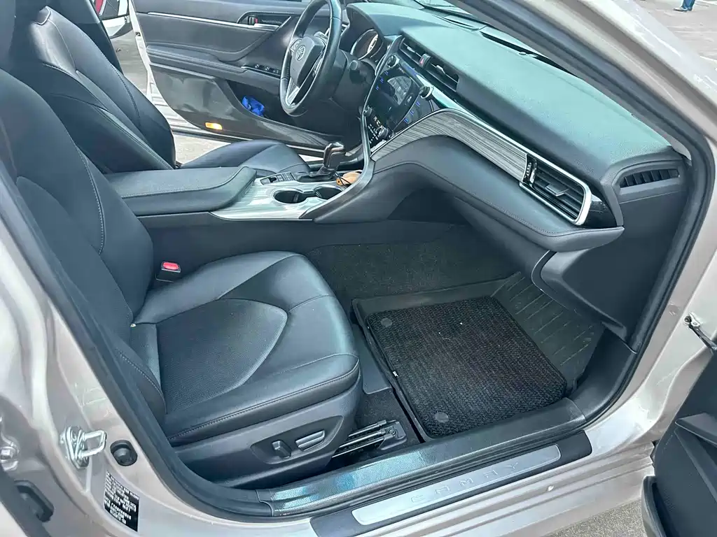 Toyota Camry — миниатюра 7