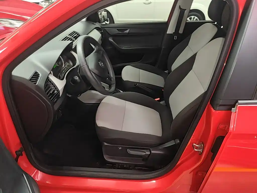 Skoda Fabia — миниатюра 15
