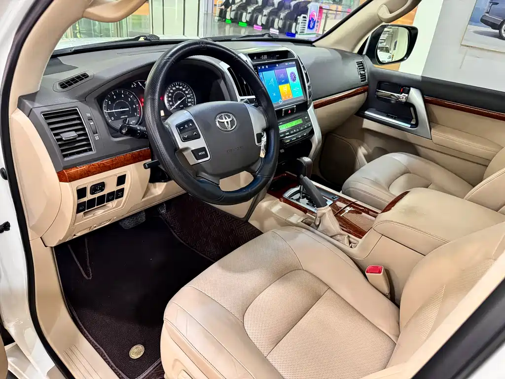 Toyota Land Cruiser 2012 4.0L AT VX