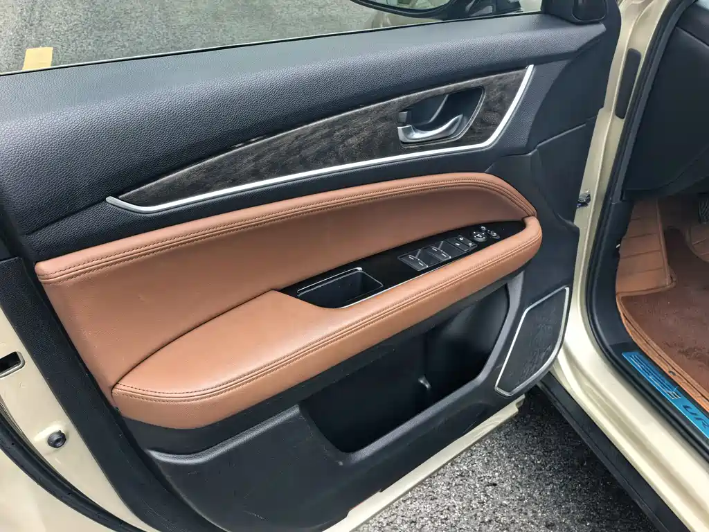 Honda UR-V 370TURBO 4WD Premium Edition, фото 9