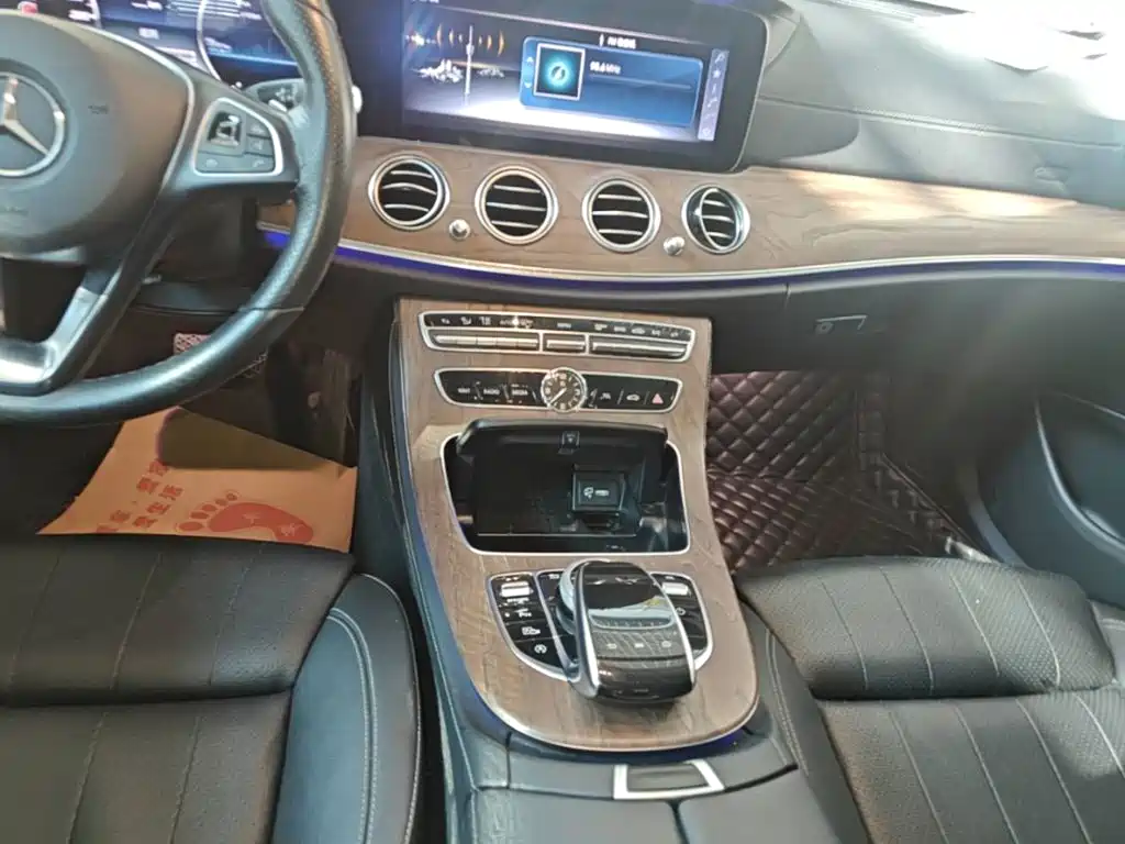 Mercedes-Benz E-Class — миниатюра 14
