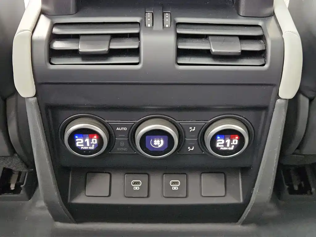 Land Rover Defender — миниатюра 18