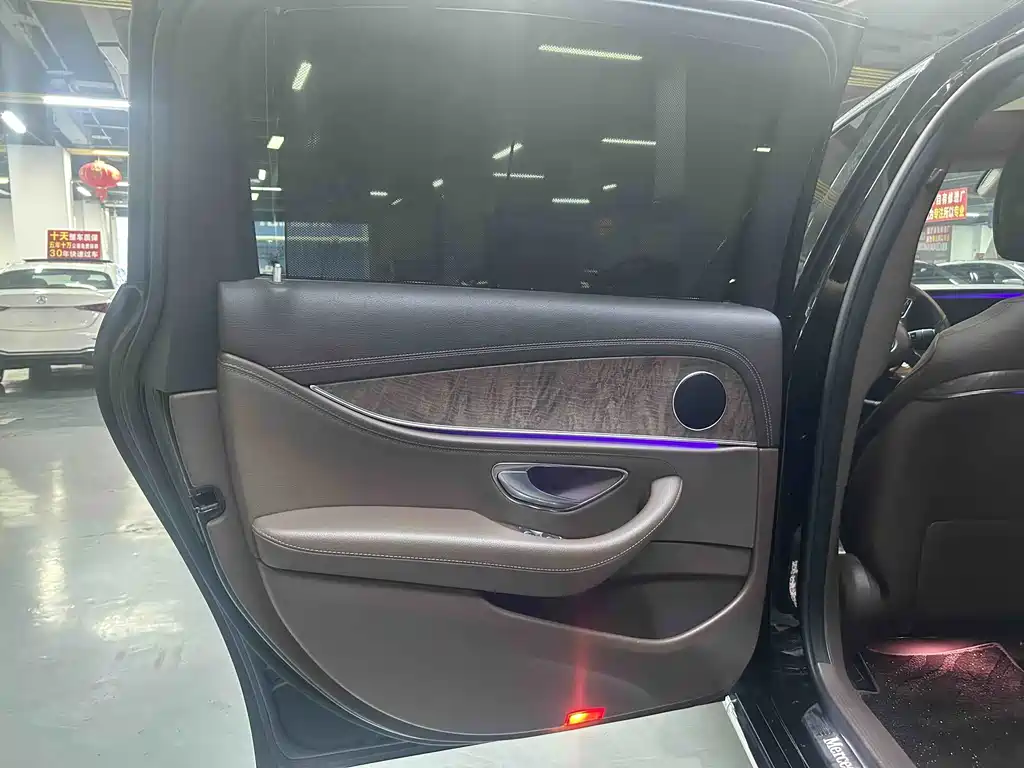 Mercedes-Benz E-Class — миниатюра 8