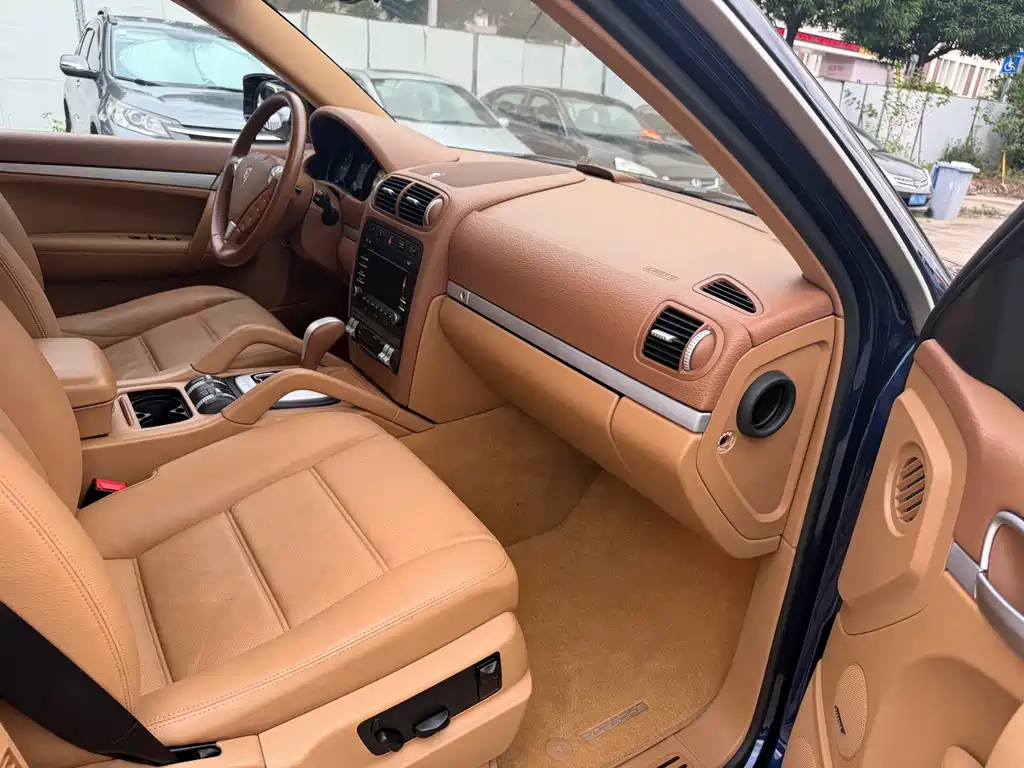 Porsche Cayenne — миниатюра 10