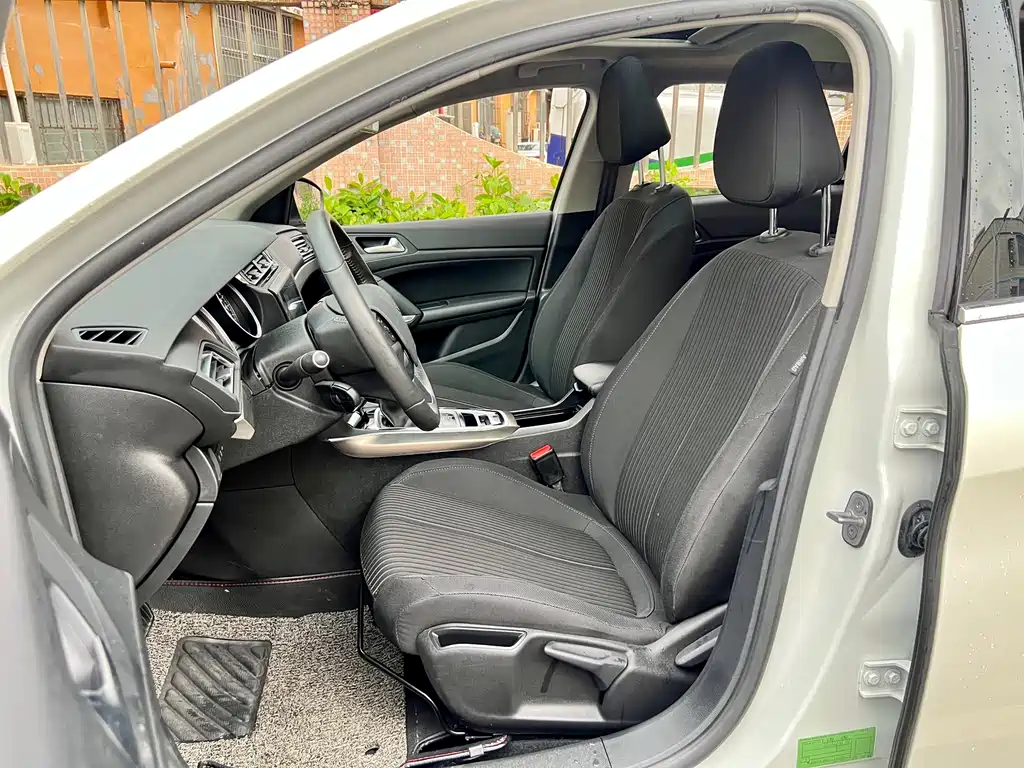 Peugeot 408 2015 1.2T AT Luxury