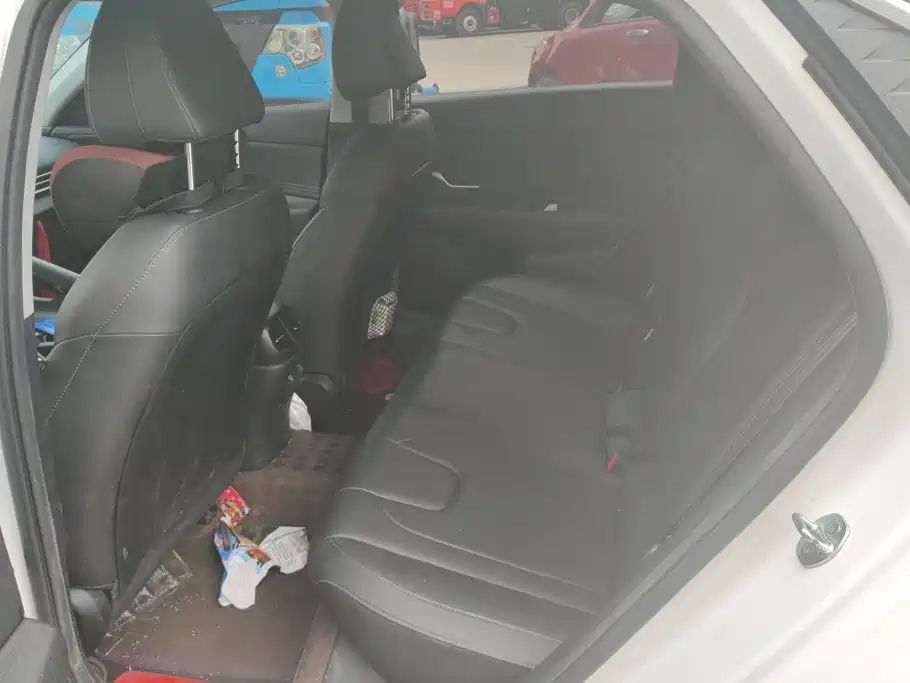 Hyundai Elantra — миниатюра 11