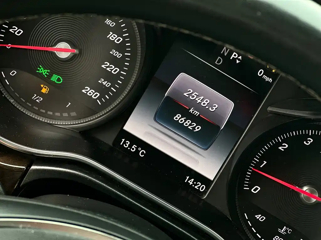 Mercedes-Benz V-Class — миниатюра 17