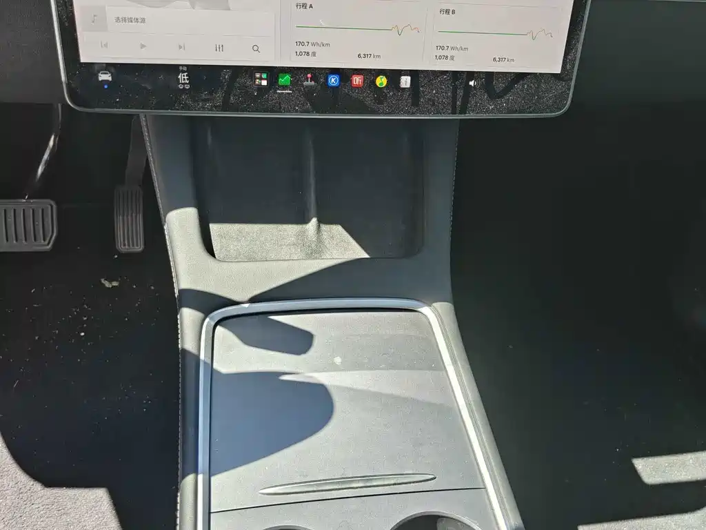 Tesla Model Y — миниатюра 9