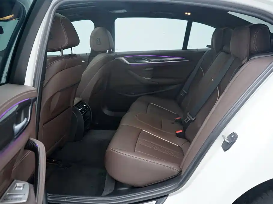 BMW 5 Series New Energy — миниатюра 5
