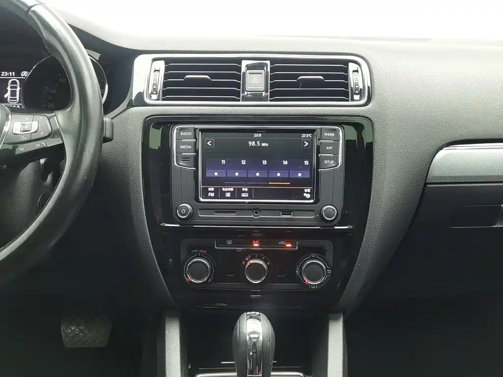 Volkswagen Sagitar — миниатюра 12