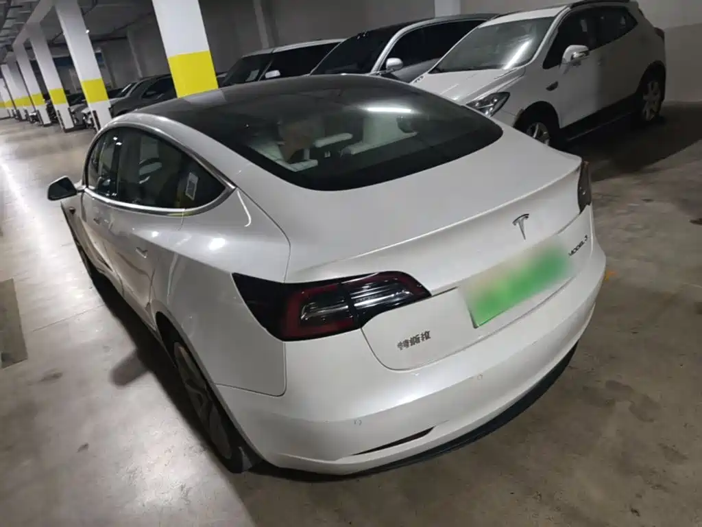 Tesla Model 3 — миниатюра 5