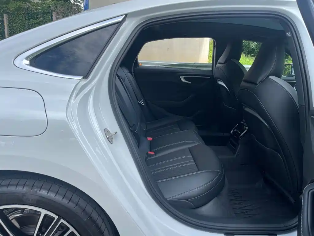 Audi A5L — миниатюра 16