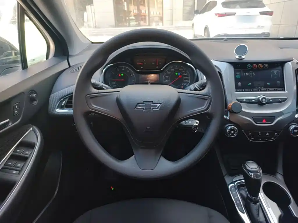 Chevrolet Cruze — миниатюра 11