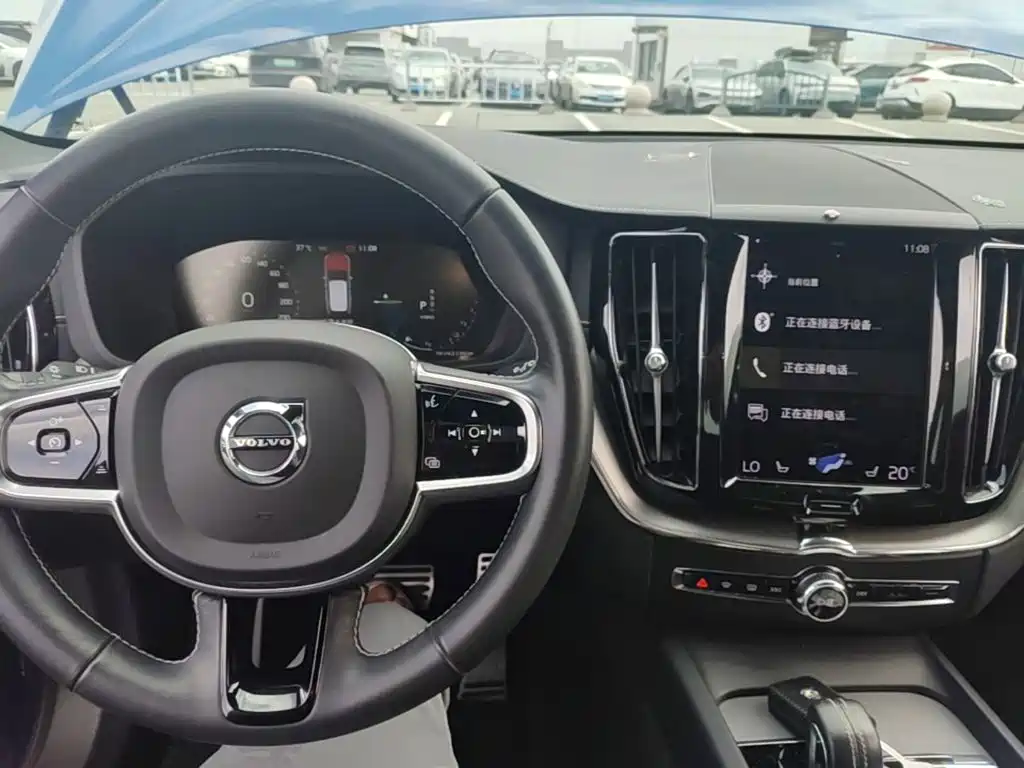 Volvo XC60 PHEV — миниатюра 10