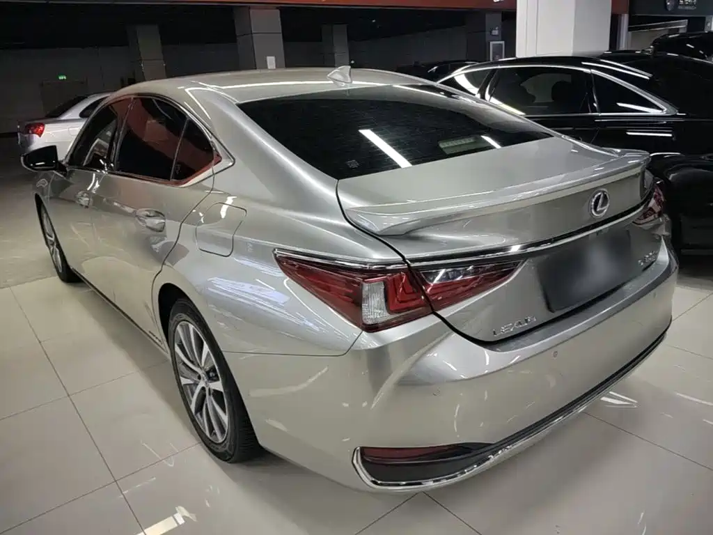 Lexus ES — миниатюра 5