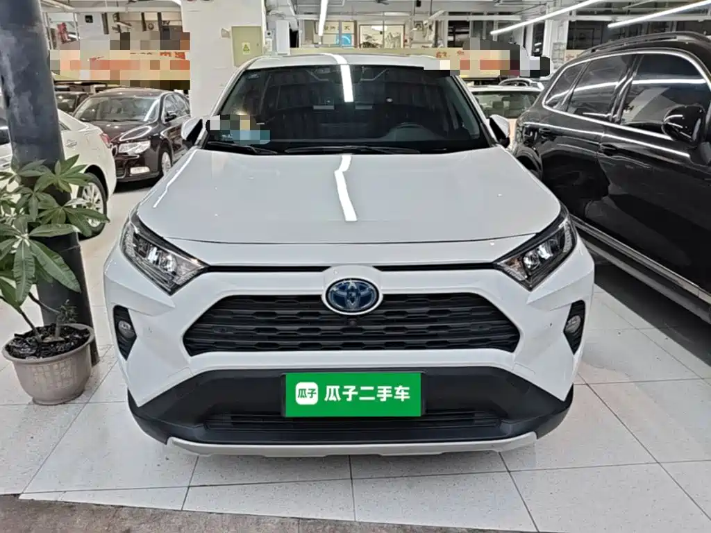 Toyota RAV4 — миниатюра 3