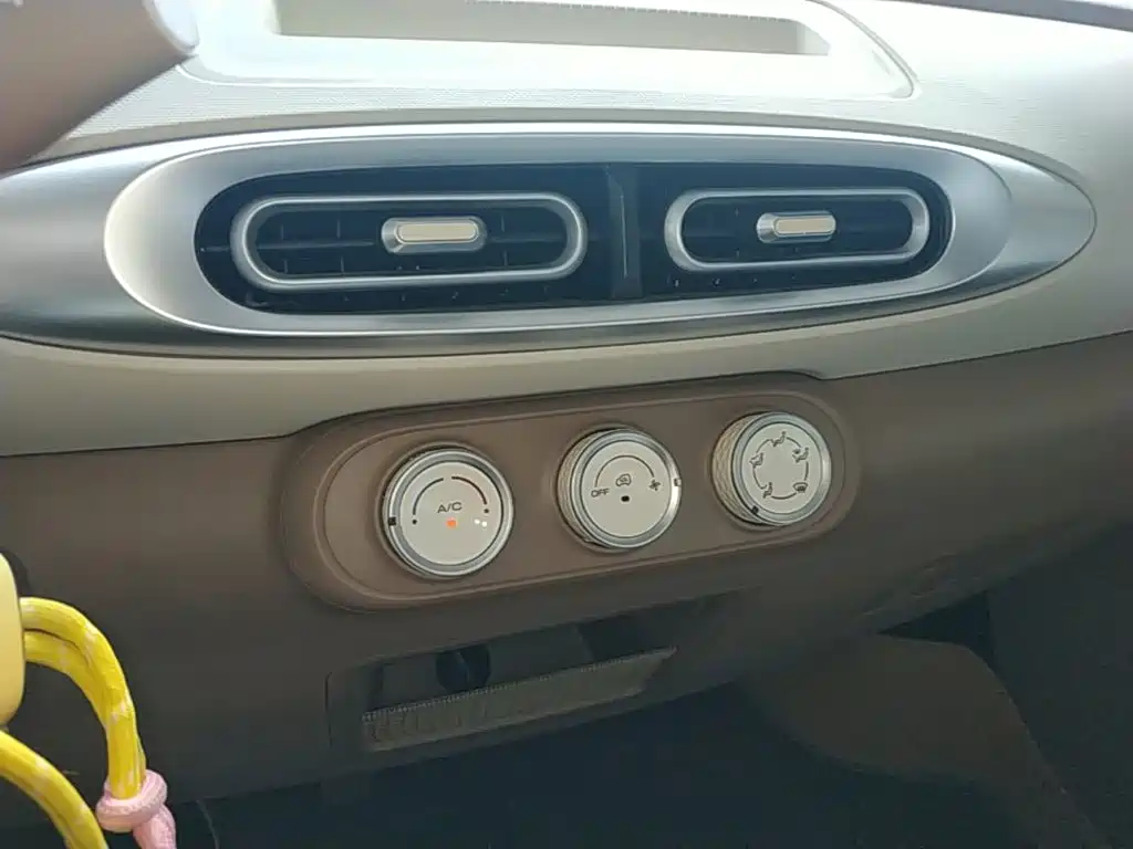 Wuling MINIEV — миниатюра 9