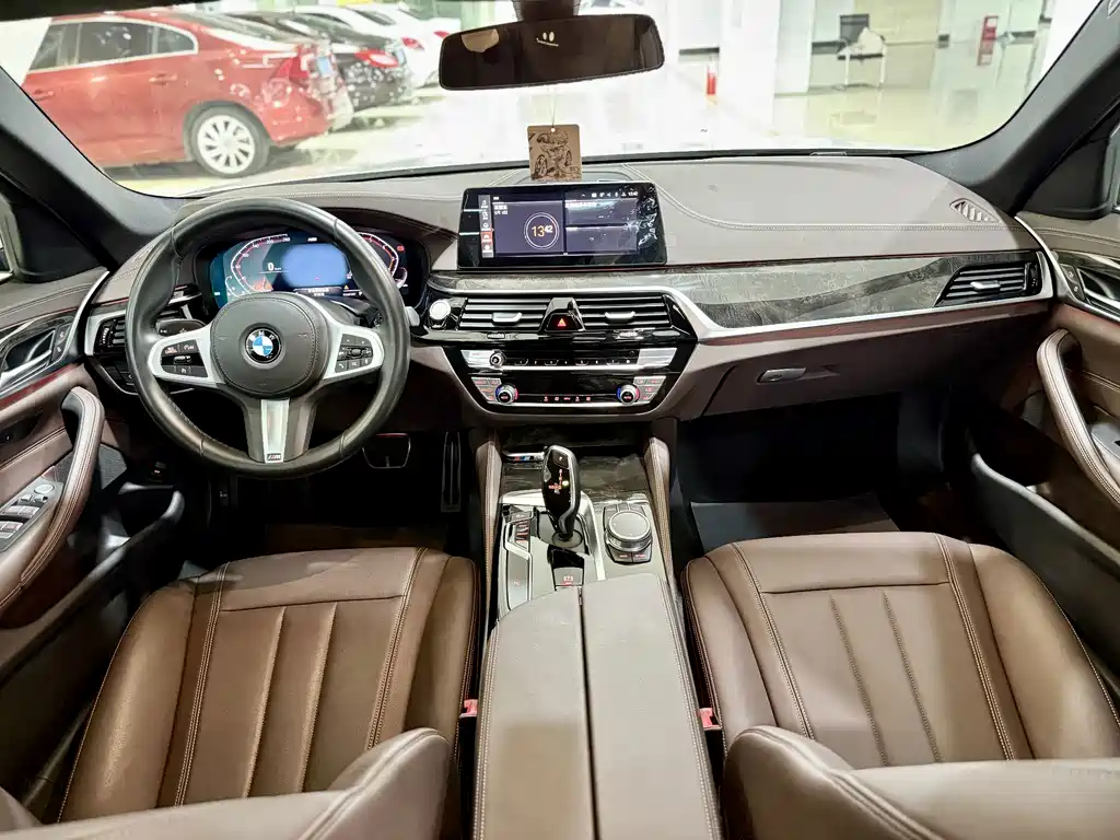 BMW 5 Series — миниатюра 6