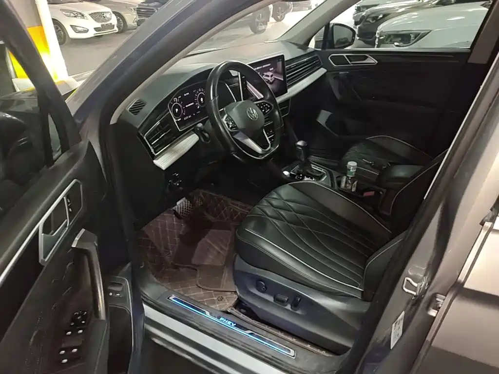 Volkswagen Tiguan L PHEV — миниатюра 16