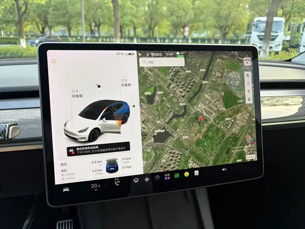 Tesla Model Y — миниатюра 13