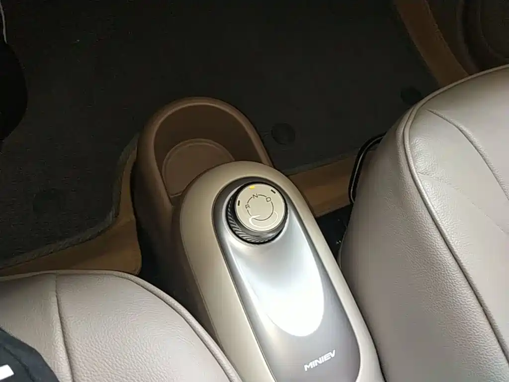 Wuling MINIEV — миниатюра 10