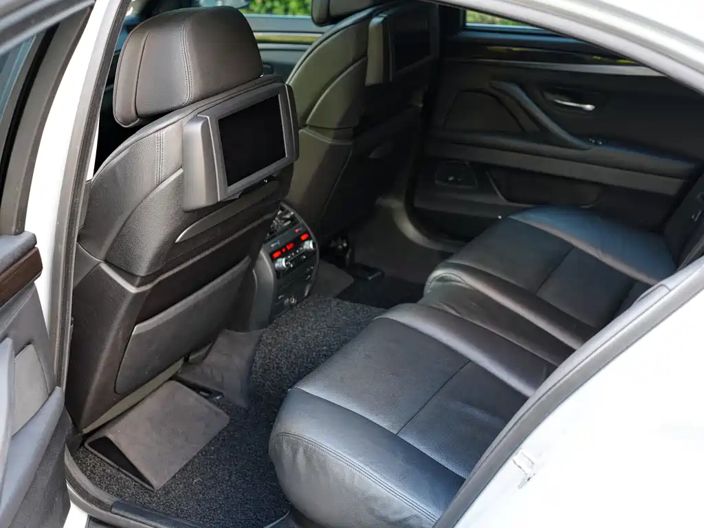 BMW 5 Series — миниатюра 32